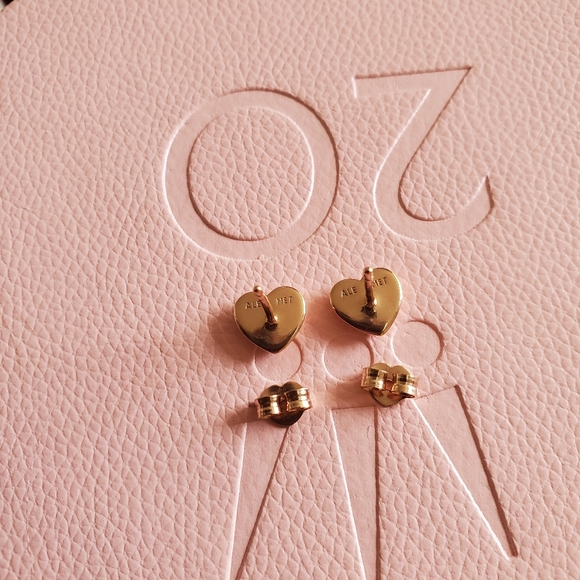 Pandora Rose Heart Matte Earrings - Picture 2 of 4